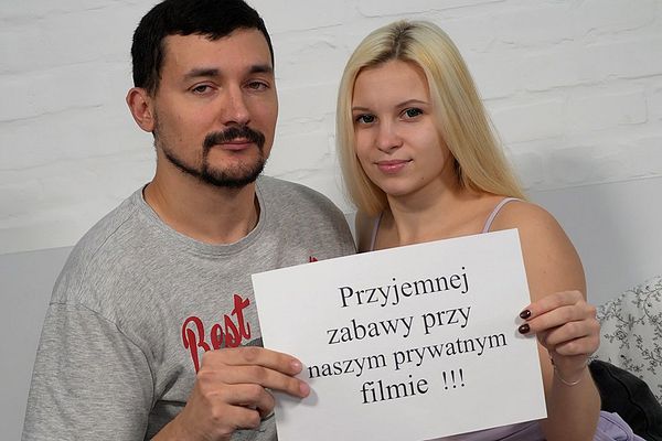 Prywatny filmik XX z ładna blondynką